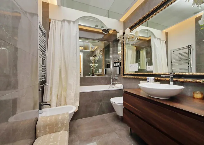 Luxury Navona By Flatinrome *