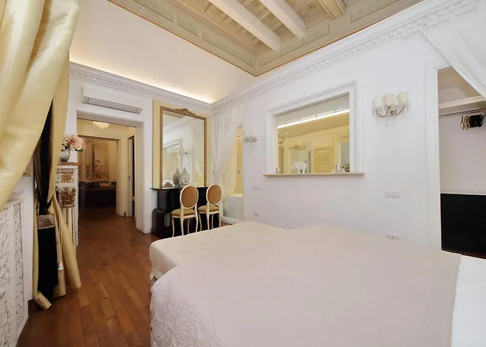 Luxury Navona By Flatinrome